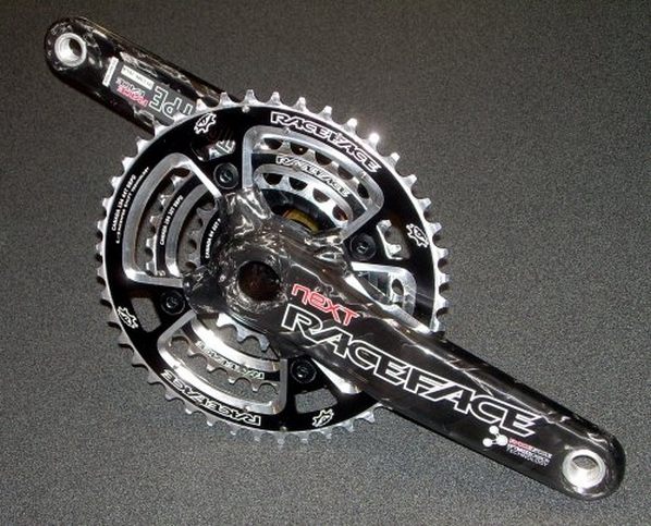 Race Face 750 gram carbon crankset2