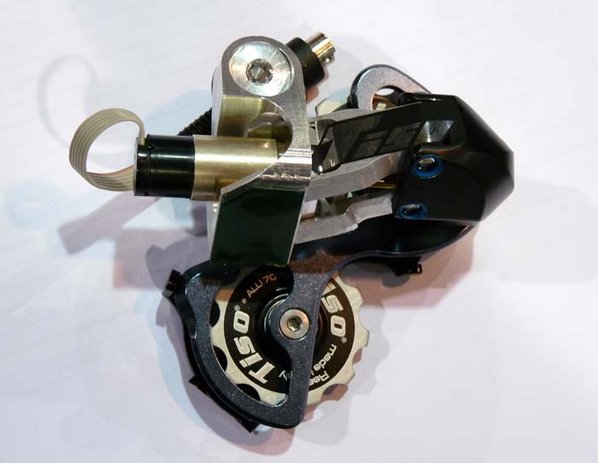 Tiso-prototype-electronic-12-speed-derailleurs01